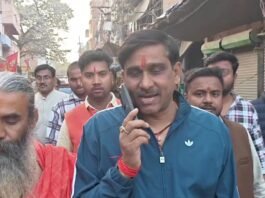 जल निगम के ठेकेदार को 10 मिनट में जेल भेजने की चेतावनी