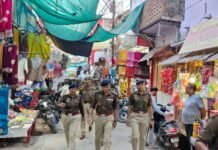 मीरजापुर में 2554 स्थानों पर होगा होलिका दहन, सुरक्षा व्यवस्था के लिए पुलिस का फ्लैग मार्च