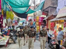 मीरजापुर में 2554 स्थानों पर होगा होलिका दहन, सुरक्षा व्यवस्था के लिए पुलिस का फ्लैग मार्च