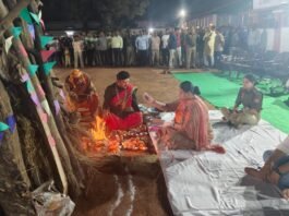 अपर्णा रजत कौशिक ने पुलिस लाइन में विधि-विधान से किया होलिका दहन