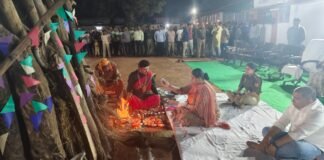 अपर्णा रजत कौशिक ने पुलिस लाइन में विधि-विधान से किया होलिका दहन