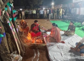 अपर्णा रजत कौशिक ने पुलिस लाइन में विधि-विधान से किया होलिका दहन