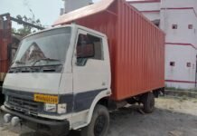 ट्रक में लदी 2212 बोतल अवैध अंग्रेजी शराब बरामद