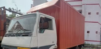 ट्रक में लदी 2212 बोतल अवैध अंग्रेजी शराब बरामद