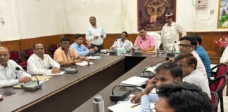 जिलाधिकारी ने स्वास्थ्य योजनाओं की समीक्षा की, आयुष्मान कार्ड व मातृ-शिशु स्वास्थ्य पर दिया जोर