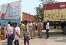 मिर्जापुर में गैस एजेंसियों पर छापेमारी