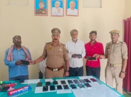 जिगना पुलिस ने 19 गुम मोबाइल बरामद कर स्वामियों को सौंपे