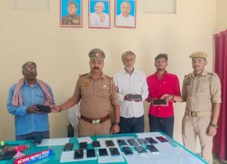 जिगना पुलिस ने 19 गुम मोबाइल बरामद कर स्वामियों को सौंपे