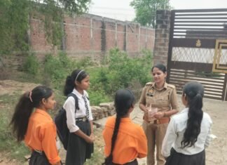 एंटी रोमियो टीम ने महिलाओं-बालिकाओं को किया जागरूक, अधिकारों की दी जानकारी