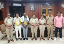 मीरजापुर में तीन पुलिसकर्मियों को दी गई भावभीनी विदाई