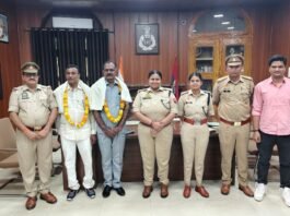 मीरजापुर में तीन पुलिसकर्मियों को दी गई भावभीनी विदाई