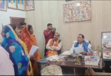 महिला मेट बहनों ने विधायक को सौंपा ज्ञापन, मानदेय तय करने की मांग