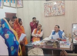 महिला मेट बहनों ने विधायक को सौंपा ज्ञापन, मानदेय तय करने की मांग