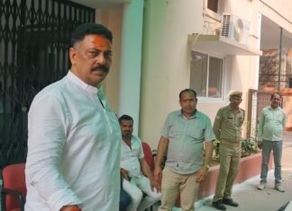 बसपा विधायक उमाशंकर सिंह के यहां आयकर छापे का विरोध, के.के. सिंह ने कार्रवाई पर उठाए सवाल