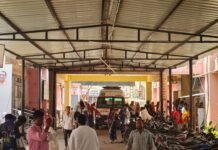 मड़िहान क्षेत्र के ग्राम रामपुर में ट्रक और बाइक सवार की टक्कर में तीन की मौत