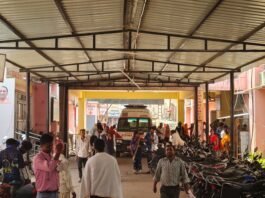 मड़िहान क्षेत्र के ग्राम रामपुर में ट्रक और बाइक सवार की टक्कर में तीन की मौत