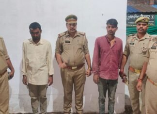 मिर्जापुर में 11 गोवंश के साथ 2 गो-तस्कर गिरफ्तार, 2 पिकअप वाहन सीज