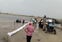 आंधी और गंगा के बढ़ते जलस्तर से नेवड़िया घाट का पांटून पुल क्षतिग्रस्त, दो दिन रहेगा बंद