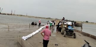आंधी और गंगा के बढ़ते जलस्तर से नेवड़िया घाट का पांटून पुल क्षतिग्रस्त, दो दिन रहेगा बंद