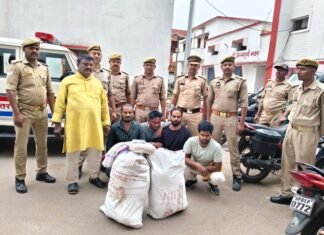 13 लाख के गांजे के साथ 5 अंतरजनपदीय तस्कर गिरफ्तार, 26 किलो गांजा व 3 बाइक बरामद