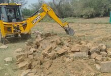अवैध प्लाटिंग पर चला बुलडोजर, 3 बीघा क्षेत्र में ध्वस्तीकरण की बड़ी कार्रवाई