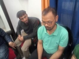 मिर्जापुर में लेखपाल 10 हजार रुपये रिश्वत लेते रंगे हाथ गिरफ्तार