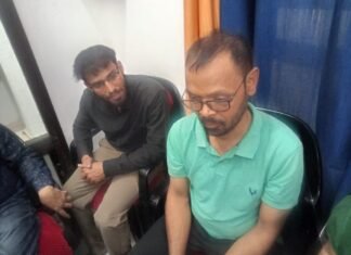 मिर्जापुर में लेखपाल 10 हजार रुपये रिश्वत लेते रंगे हाथ गिरफ्तार