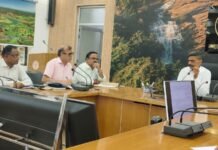 मिर्जापुर की खराब सड़कों पर उद्यमियों का फूटा गुस्सा