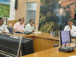 मिर्जापुर की खराब सड़कों पर उद्यमियों का फूटा गुस्सा