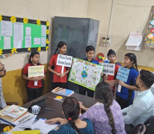 नन्हे विद्यार्थियों ने उत्साह और सृजनात्मकता के साथ मनाया पृथ्वी दिवस