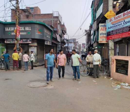 मिर्जापुर में मॉर्निंग रेड में बिजली चोरों पर शिकंजा, कई जगह पकड़ी गई अनियमितता