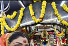 फिल्मी हिरोइन शिल्पा शेट्टी ने मां विंध्यवासिनी धाम में किए दर्शन-पूजन