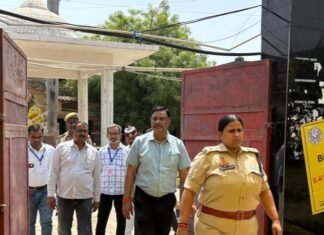 मिर्जापुर होमगार्ड भर्ती परीक्षा 2026 में नकल पर सख्ती, डीएम-एसपी ने किया केंद्रों का निरीक्षण