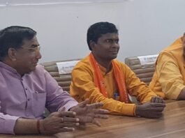 सवालों में घिरी सड़कों की बदहाली, प्रेस वार्ता में घुमावदार जवाब