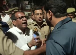 टोल प्लाजा हटाने की मांग पर धरने में सपा नेता की एंट्री, एसडीएम सदर से तीखी नोकझोंक