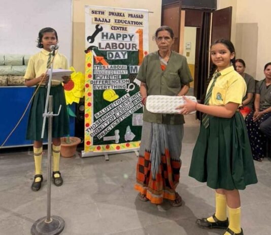 मजदूर दिवस पर बजाज विद्यालय में सहायक स्टाफ के सम्मान में हुआ भावपूर्ण आयोजन