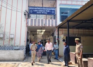 जिलाधिकारी व एसपी ने किशोर सम्प्रेक्षण गृह का औचक निरीक्षण किया
