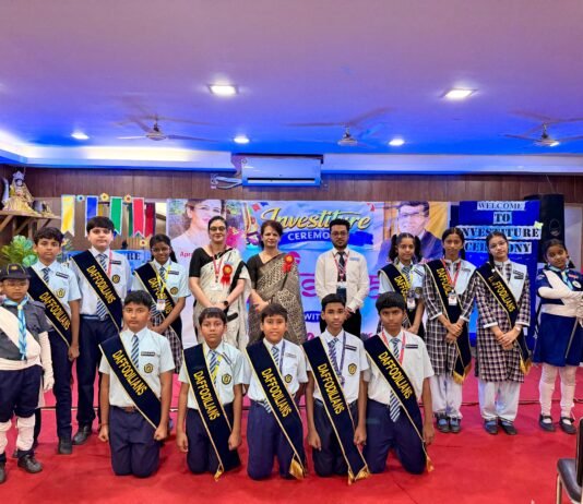 डैफोडिल्स विद्यालय में विद्यार्थी परिषद अलंकरण समारोह आयोजित