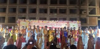 उत्तर प्रदेश वैश्य महासम्मेलन ने कराई आठ जोड़ों की सामूहिक शादी