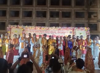 उत्तर प्रदेश वैश्य महासम्मेलन ने कराई आठ जोड़ों की सामूहिक शादी