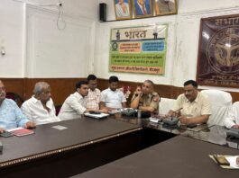 डीएम ने सराफा व्यापारियों से कहा- पुराने गहनों के बदले नई ज्वेलरी खरीद को बढ़ावा दें