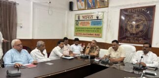 डीएम ने सराफा व्यापारियों से कहा- पुराने गहनों के बदले नई ज्वेलरी खरीद को बढ़ावा दें