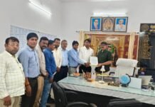 बिजली विभाग की समस्याओं को लेकर जूनियर इंजीनियरों ने मुख्य अभियंता को सौंपा ज्ञापन