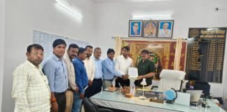 बिजली विभाग की समस्याओं को लेकर जूनियर इंजीनियरों ने मुख्य अभियंता को सौंपा ज्ञापन