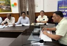 जिलाधिकारी ने बैंकर्स को दी सख्त हिदायत, जनकल्याणकारी योजनाओं के लंबित आवेदन तत्काल निपटाएं