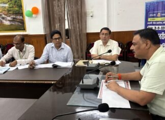 जिलाधिकारी ने बैंकर्स को दी सख्त हिदायत