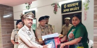 मिर्जापुर ट्रैफिक पुलिस को राहत, एसपी ने वितरित किए एसी हेलमेट