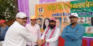 राइज नेशन डेवलपमेंट पार्टी के स्थापना दिवस पर शर्बत वितरण