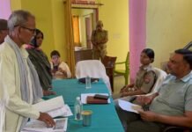 थाना समाधान दिवस में पहुंचे डीएम पवन कुमार गंगवार, फरियादियों की समस्याएं सुनी