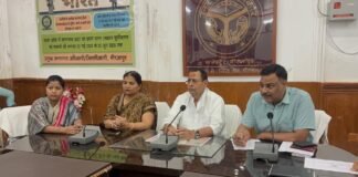 मिर्जापुर में डीएम ने रविवार शाम तक हर गांव में बिजली बहाल करने का दिया अल्टीमेटम